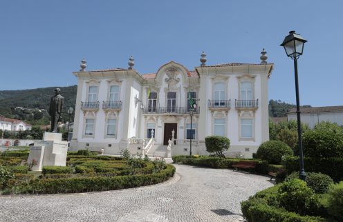 Funcionamento dos serviços e equipamentos municipais durante a época festiva de Natal e Ano Novo.