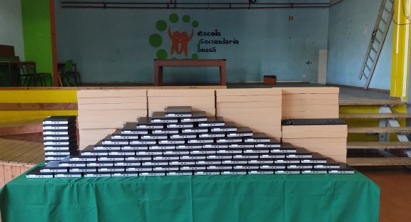 Câmara da Lousã entrega computadores no Agrupamento de Escolas
