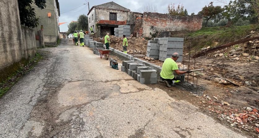 Alargamento de via nos Pegos encontra-se em curso