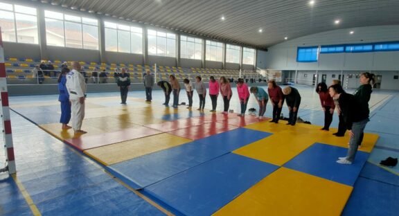 Utentes do projeto “Lousã a Mexer +” experimentam modalidade de judo