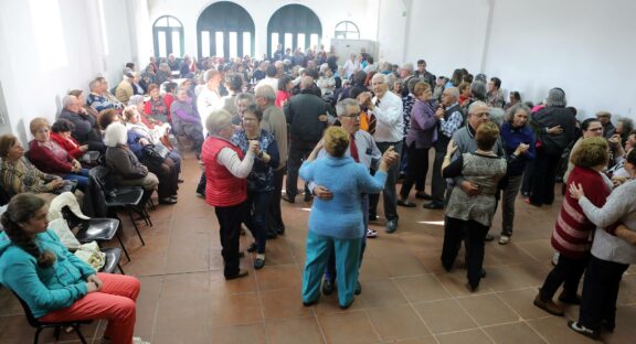 Aprovado projeto de regulamento do Cartão Municipal Sénior
