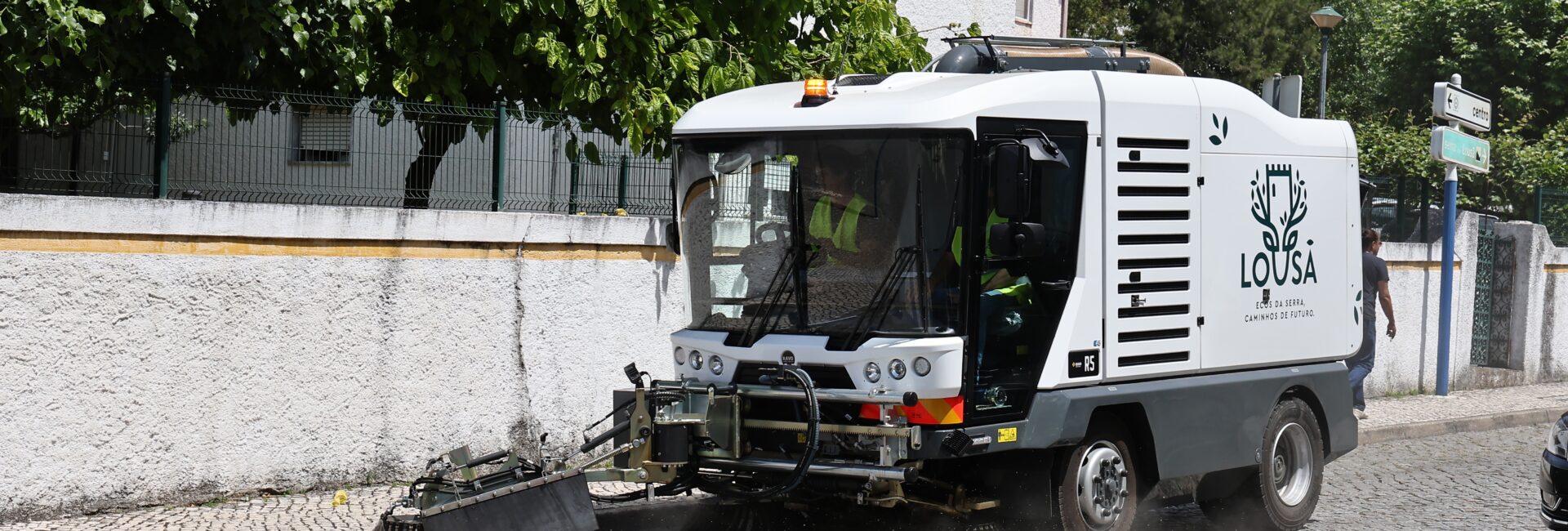 Câmara Municipal da Lousã adquire nova varredoura