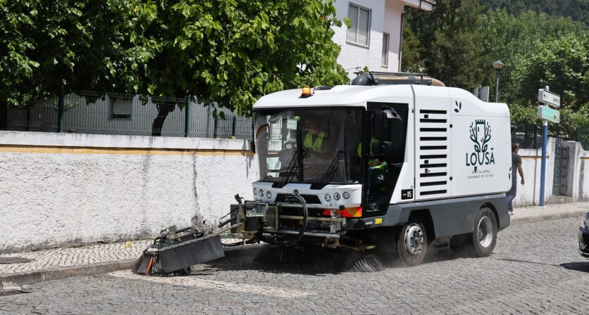 Câmara Municipal da Lousã adquire nova varredoura
