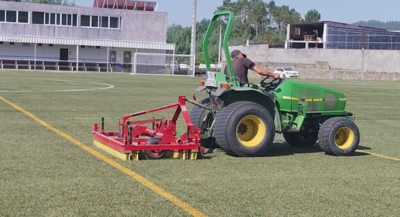 Câmara Municipal da Lousã reforça apoio aos clubes com manutenção dos campos sintéticos