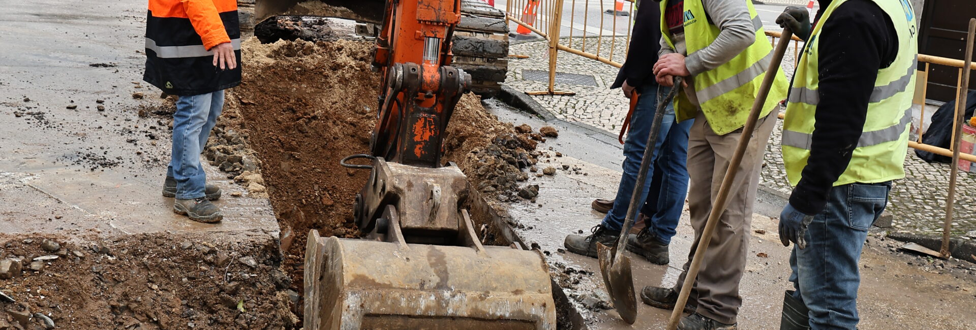 Câmara Municipal da Lousã reforça capacidade da rede pluvial na Avenida do Brasil